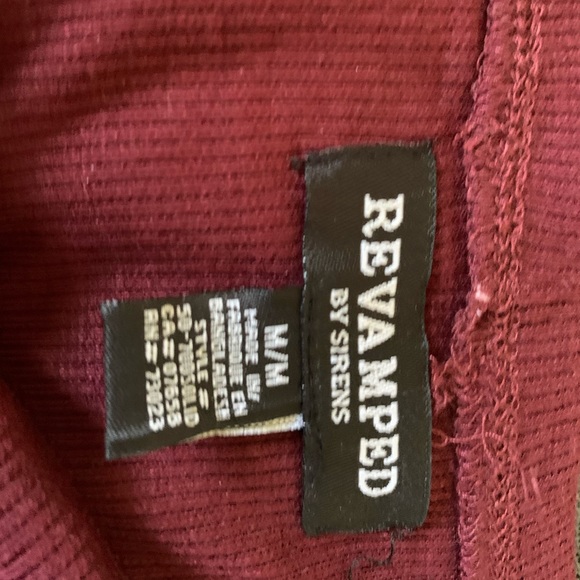 OFF THE SHOULDER BURGUNDY TOP - Picture 2 of 2